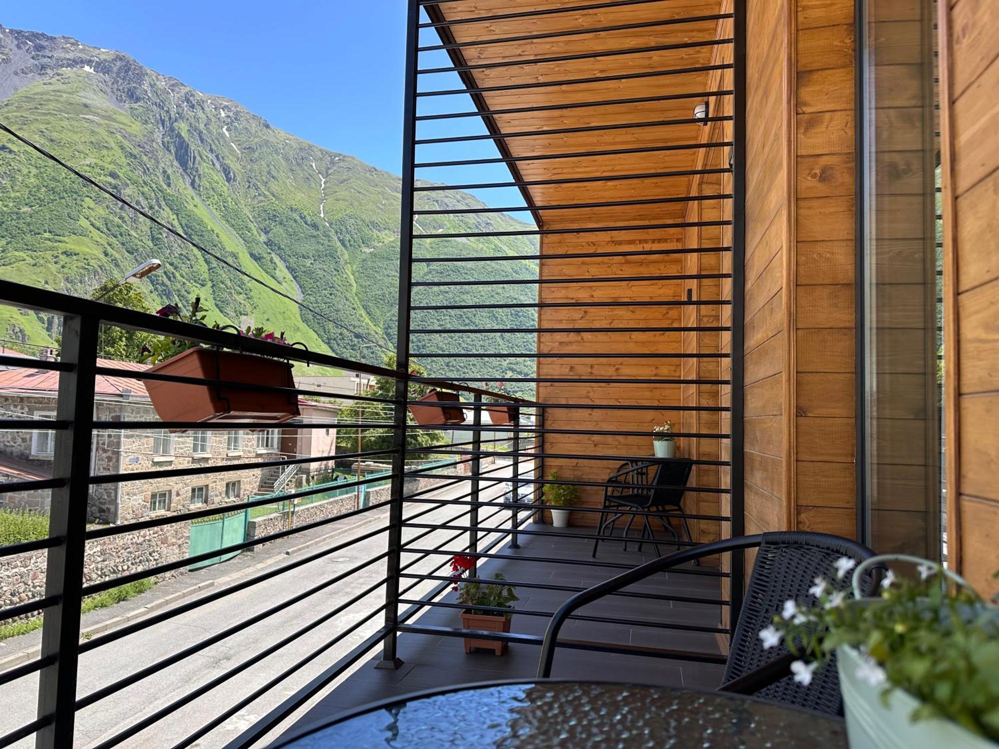 Hotel Mountime Kazbegi Luaran gambar