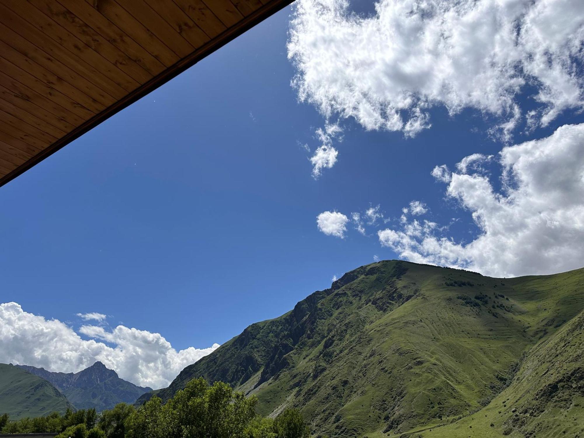 Hotel Mountime Kazbegi Luaran gambar