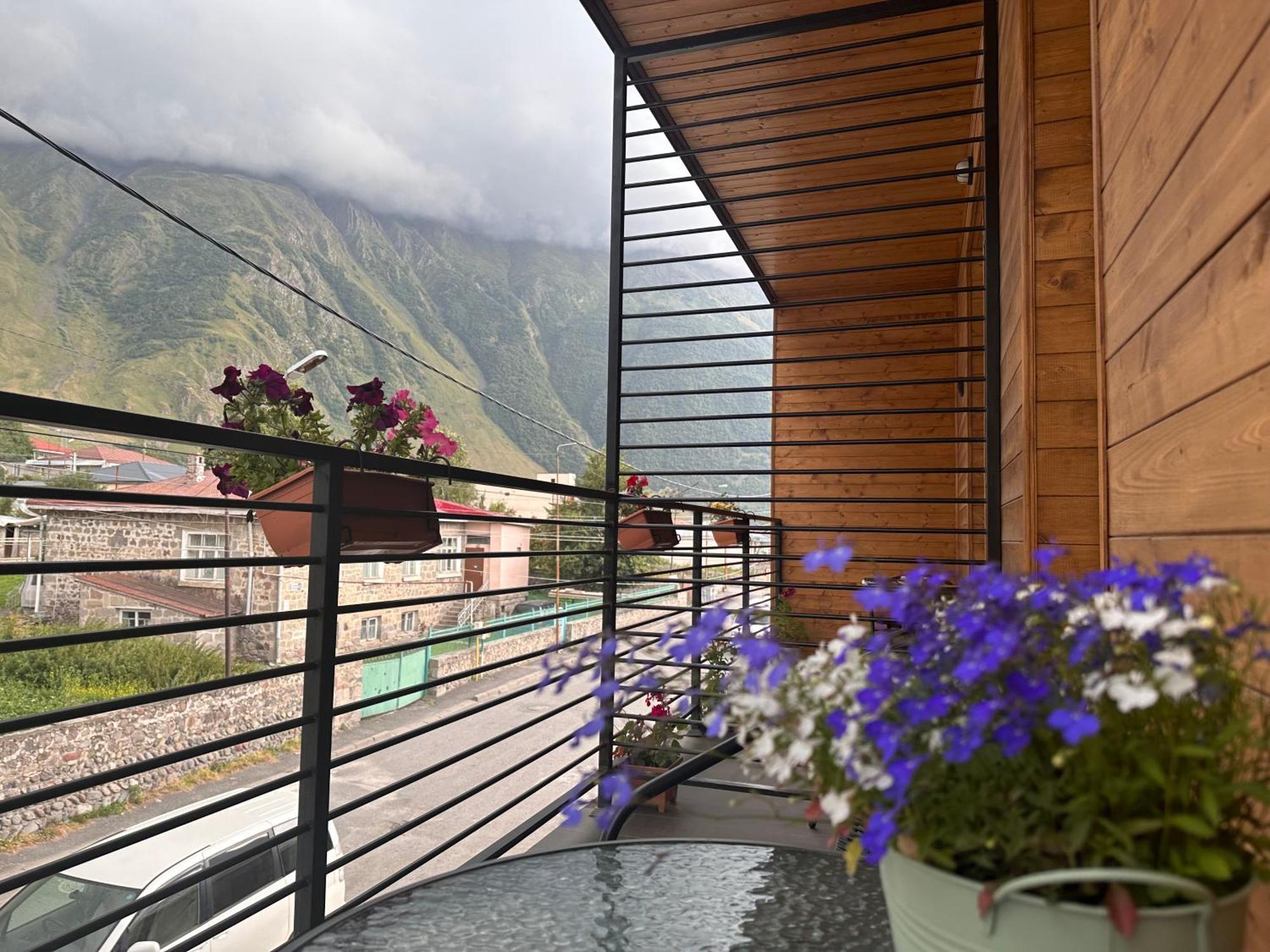 Hotel Mountime Kazbegi Luaran gambar