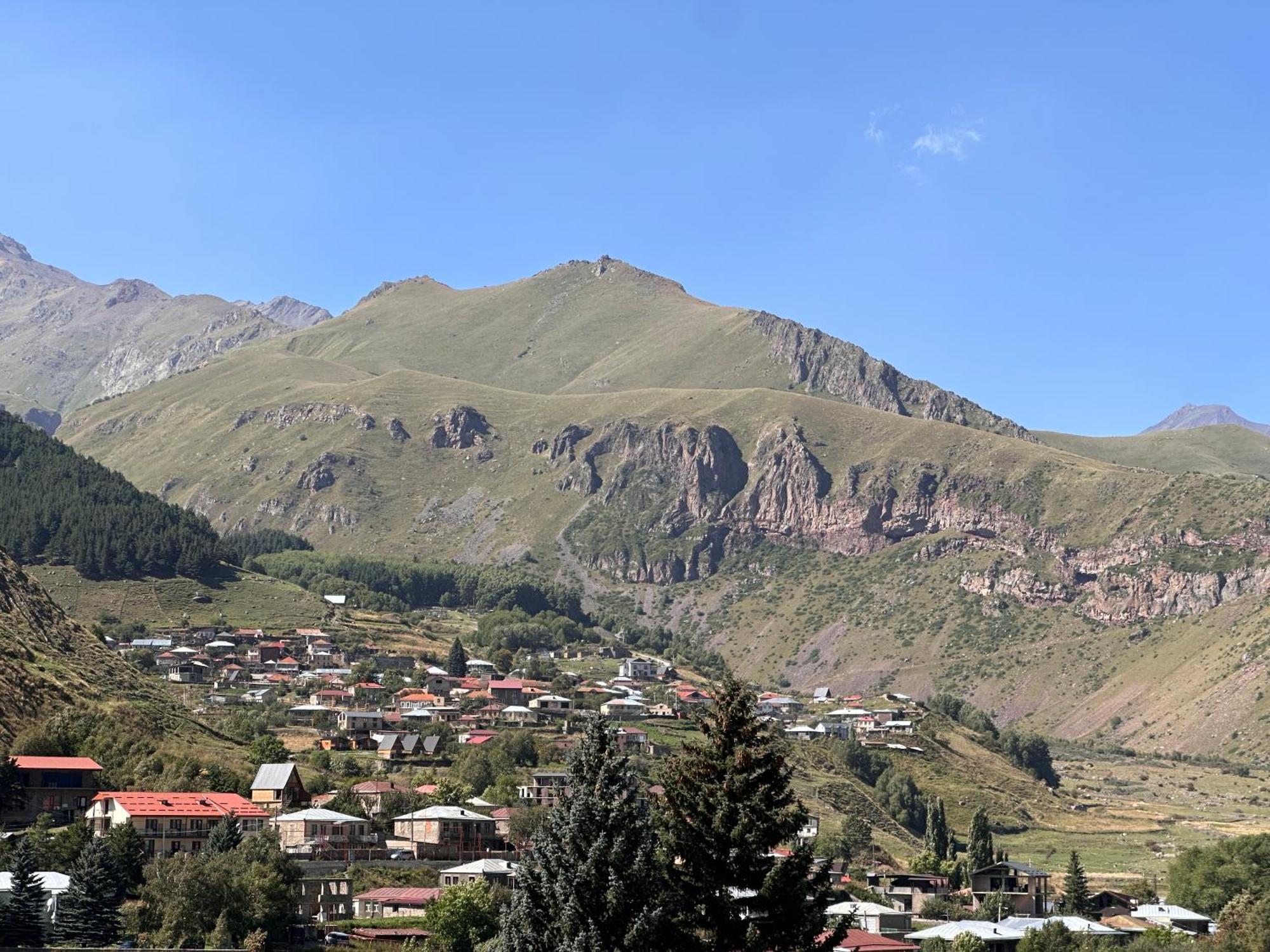 Hotel Mountime Kazbegi Luaran gambar